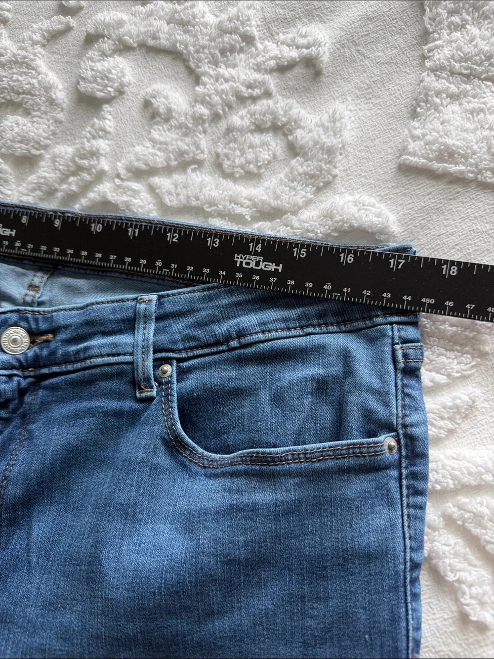 Denizen Levi's Light Blue High-Rise Ankle Straight Jeans. Size 16. Frayed Cuffs.